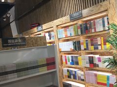 -新华里咖啡书吧(新华书店小寨店)