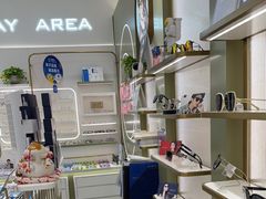 -目上眼镜·蔡司依视路授权(青浦宝龙店)