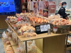 面包甜点陈列柜-西村叔叔的店·面包·甜品·蛋糕(崂山丽达店)