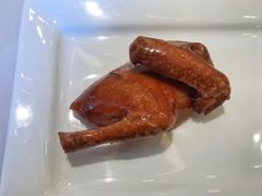 玻璃脆皮妙龄乳鸽-利苑酒家(华熙国际店)
