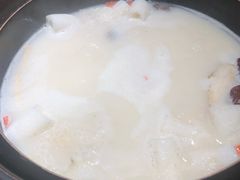 -洪氏嗨捞·广东猪肚鸡·椰子鸡火锅(西咸万象城店)