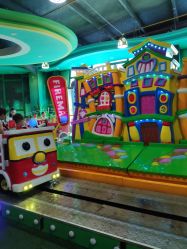 -维佳童话镇演出现场(徐东店)