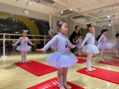 -炫艺舞蹈培训中心(枫尚奥特莱斯店)