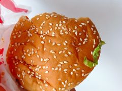 香辣鸡腿汉堡-麦当劳(龙阳路店)