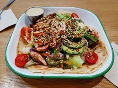 照烧鸡肉配牛油果拉法沙拉-HELLO 27 意面·沙拉·帕尼尼