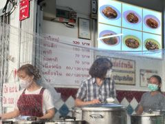 -Kha Mu Charoensang(Silom)