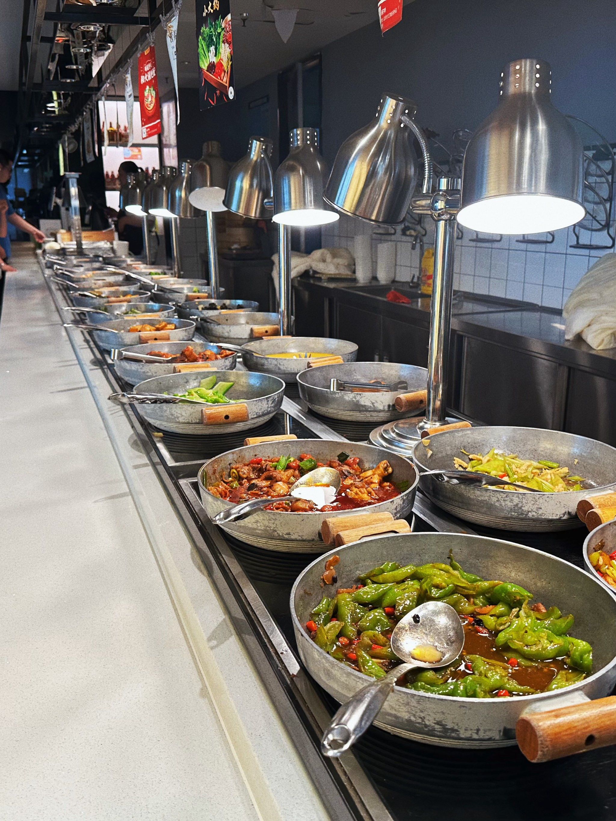 🍃环境
位置在生物医药基地附近,周边全是办公区,工作日到了饭点