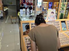 -光明眼镜·蔡司授权(徐泾店)