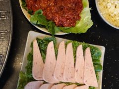-茅草房·河畔园林火锅
