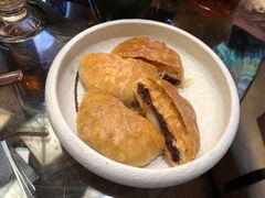 现烤玖瑰鲜花饼-云海肴·汽锅鸡·云南菜(天山百盛优客店)