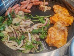 -明洞阿姨·韩式酱蟹烤肉·创意料理(三元桥店)