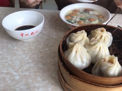 顶黄加蟹小笼包-常州糕团店(北大街新世纪商城店)