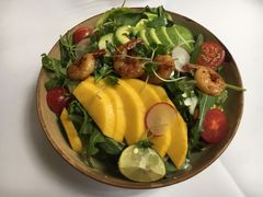芒果牛油果大虾色拉-乐意坊Alla Torre意大利手工披萨(陆家嘴旗舰店)