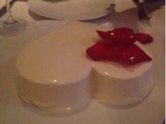 甜心白巧克力慕斯-AZUR聚(香格里拉饭店)