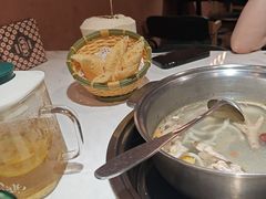 -喃喃椰·糟粕醋·椰子鸡火锅(七堡花园店)