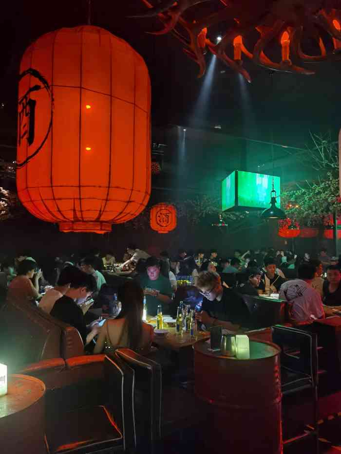 龙livehouse-"[啤酒]酒水:啤酒竟然没有冰的,只能加."-大众点评移动版