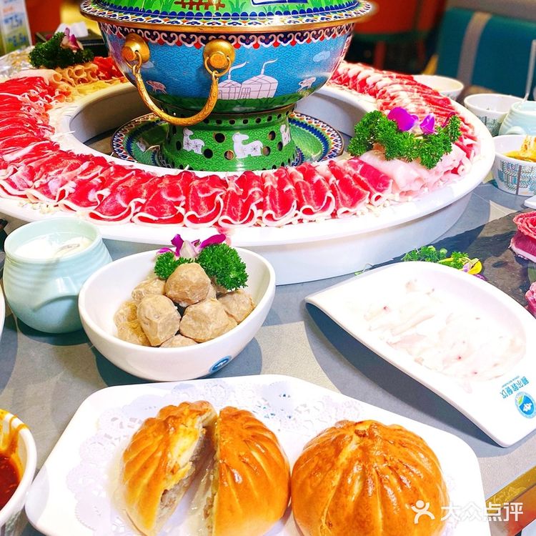 网红人气羊围脖惊艳亮相 额尔敦传统涮羊肉火锅