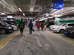 -繁花中心-停车场