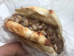 烧饼夹牛肉-老西关黄老太牛肉烧饼