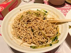 -肥肥虾庄·金牌油焖大虾(汉街SKP店)