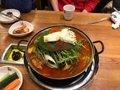 土豆排骨火锅-喇喇排骨火锅·传统韩式脊骨汤(望京西园总店)