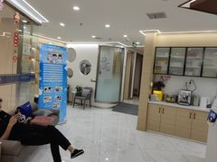 -瑞尔齿科(南京东路名人诊所)