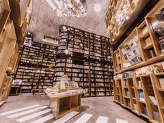 -钟书阁(松江泰晤士小镇店)