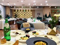 -华凌牛庄西餐厅(乌鲁木齐华凌美爵大饭店)
