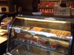 面包甜点陈列柜-泮塘老铺