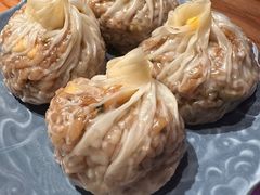 蛋黄芝士纸皮烧麦-鑫震源·苏式大虾生煎(山塘街店)