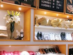 -爱革·奢品·鞋包·衣物·家居(金桥国际商业广场店)