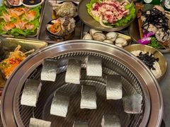 -围炉肉舍•炭烤活鳗•丹东海鲜烤肉(步行街店)