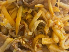 酸笋炒肥肠-红鼻子桂林米粉(金唐新光界店)