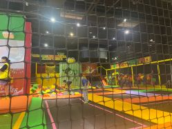 -蹦蹦跳跳(新奥购物中心店)