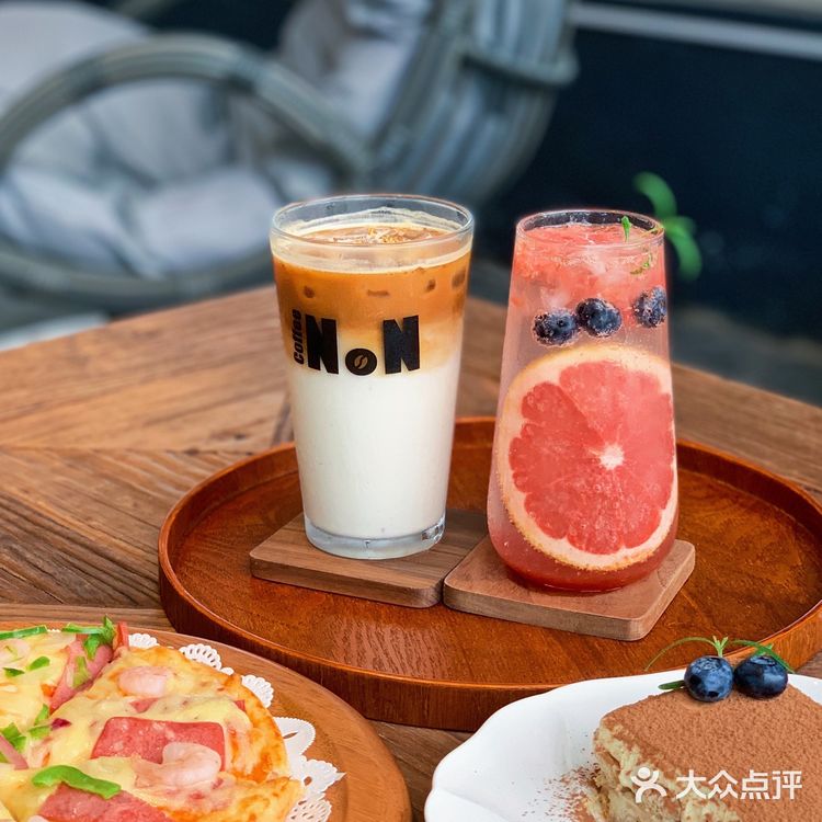 青岛首家油画咖啡厅🎨就藏在金沙滩啤酒城‼️