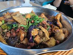 -愉肴麻辣香锅(中山路店)