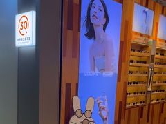 -LOOK眼镜·蔡司依视路配镜(宝山万达店)