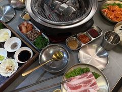 -围炉肉舍•炭烤活鳗•丹东海鲜烤肉(步行街店)