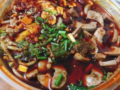 -爆炸头阿姨小四川正宗川味小吃(无任何分店)
