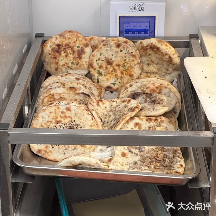 从一个学军旁边的小摊做大做强，到现在这么多连锁店