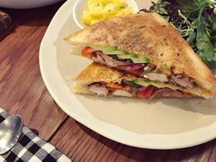 -ROAST coffee & eatery