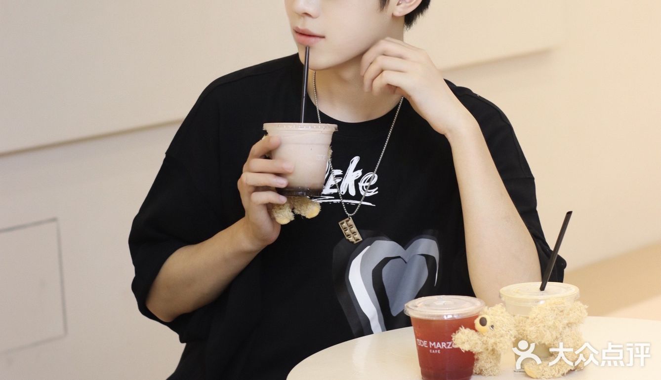 湖滨新晋咖啡店🧸咖啡和小熊锁死🔒好吗