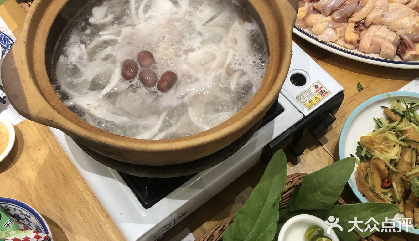 椰子味十足，真的不错 吃到后面汤底有些油了