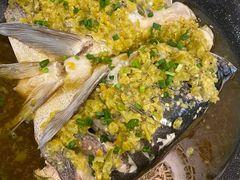 -阿瓦山寨·湘菜现炒·剁椒鱼头王(咸阳总店)
