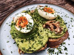 牛油果煮蛋吐司-RAC BAR(安福路店)