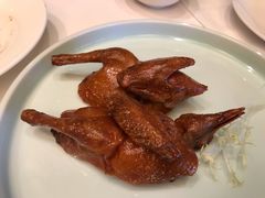 玻璃皮润烧乳鸽皇-富力丽思卡尔顿酒店·丽轩中餐厅