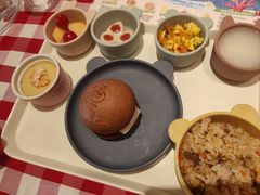 厚嘟嘟牛肉杂粮汉堡儿童餐-西贝(上海国际时尚中心店)