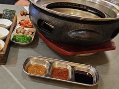 -围炉肉舍•炭烤活鳗•丹东海鲜烤肉(步行街店)