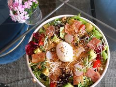 藜麦窝蛋沙拉-The Rug Cafe(王府中环店)