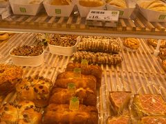 -绿姿鲜奶烘焙(世南西路店)